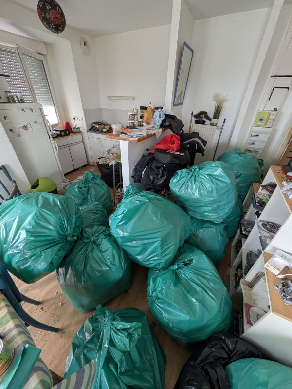 Logement envahi par les objets : entre désordre ordinaire et trouble pathologique
